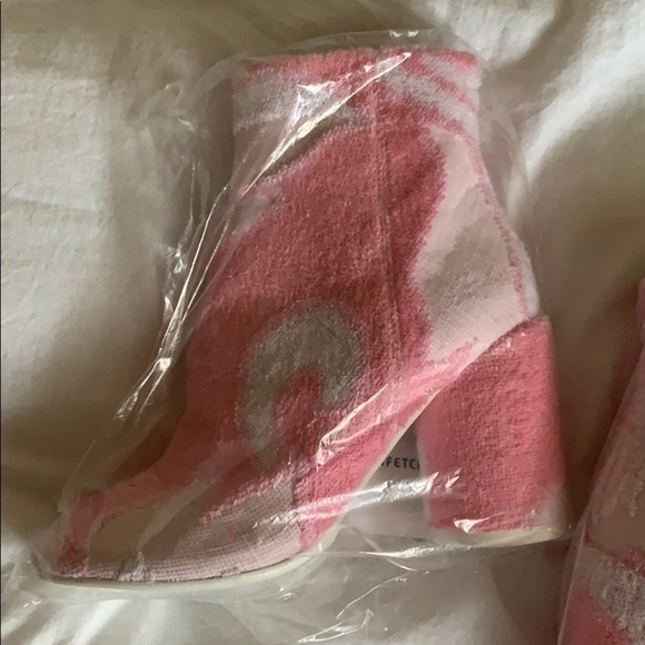 Maison Martin Margiela MM6 Pink Terry Cloth Bootie - Picture 4 of 6
